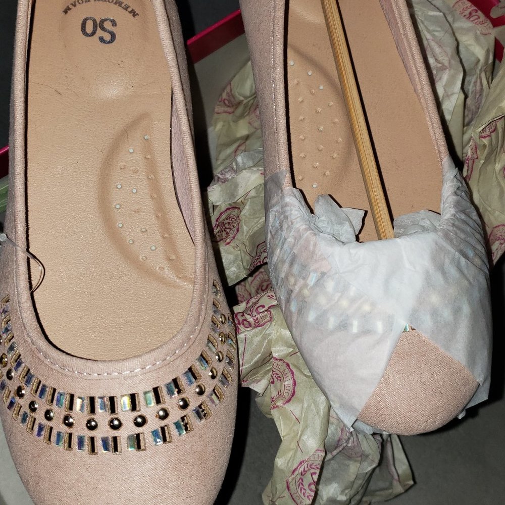 So. Girls ballet flat with cut outs and jeweled front.  Color is blush Size 2
